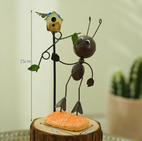 New decorative furnishings [ant in the bird's nest]