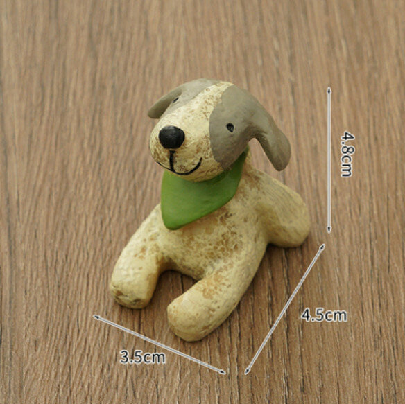 Hotly recommended decorative furnishings [looking up at the green collared puppy]