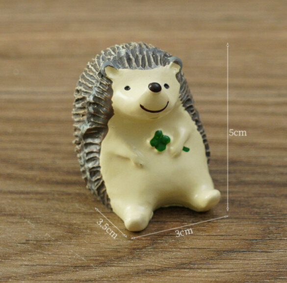Hotly recommended decorative furnishings [Looking up at the little hedgehog]