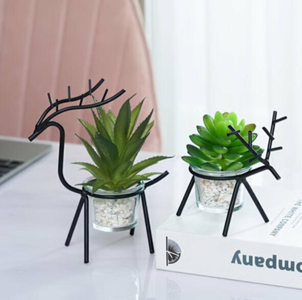 Hotly recommended decorative furnishings [a pair of black packages]