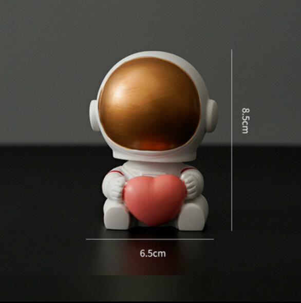 Hotly recommended decorative furnishings [Golden Spaceman with Heart-Large Size]