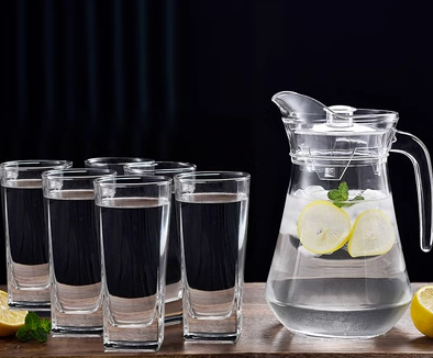 Hot selling transparent juice cup and water cup (specifications: 1.3L duckbill pot + 6 240ml tall square cups)