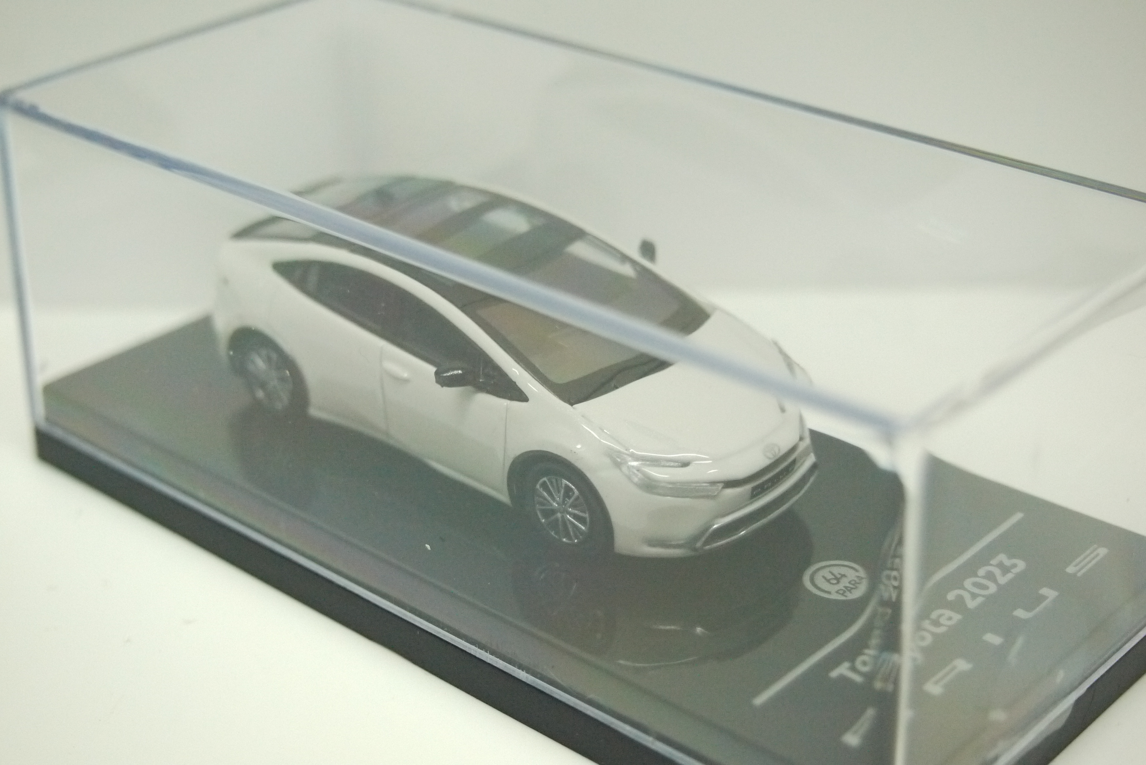 Para64 2023 Toyota Prius Wind Chill White RHD