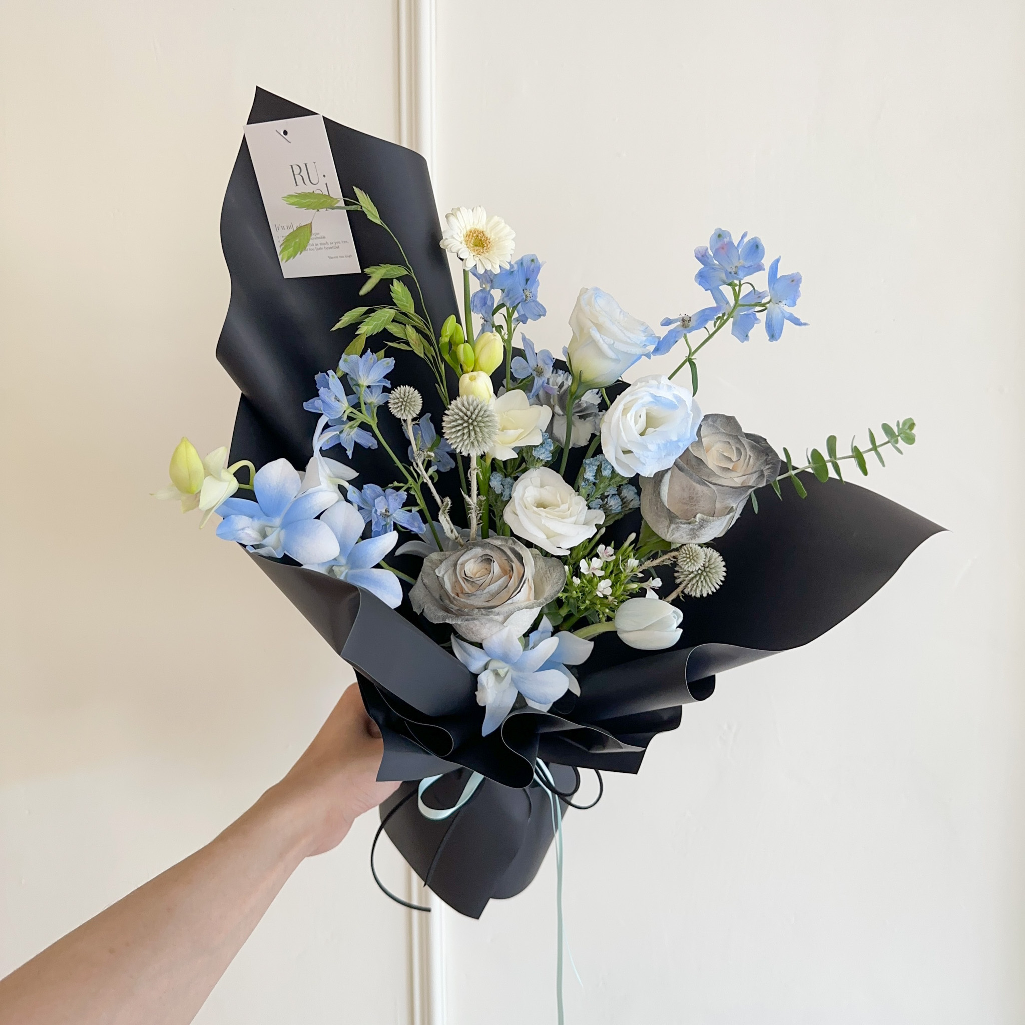 午夜夢境-黑藍色系綜合鮮花花束