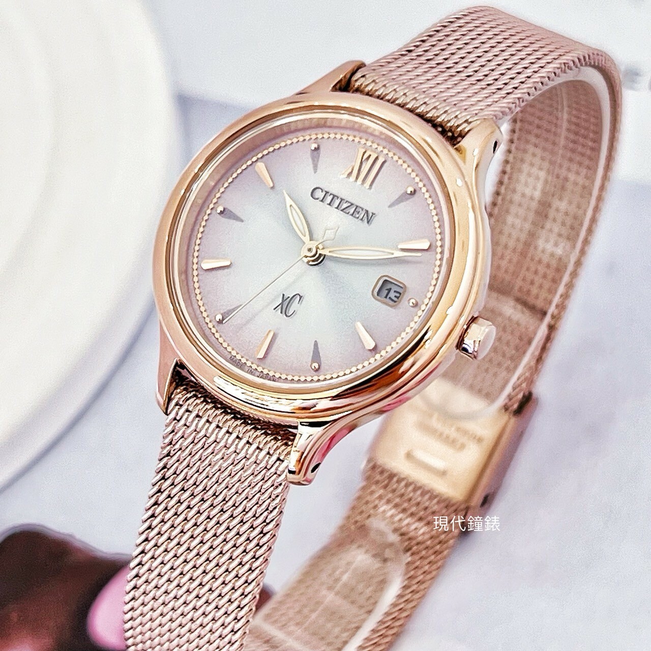 【CITIZEN 星辰】情人首選廣告款xC系列米蘭帶光動能時尚氣質腕錶EW2635-54Z  28mm 現代鐘錶