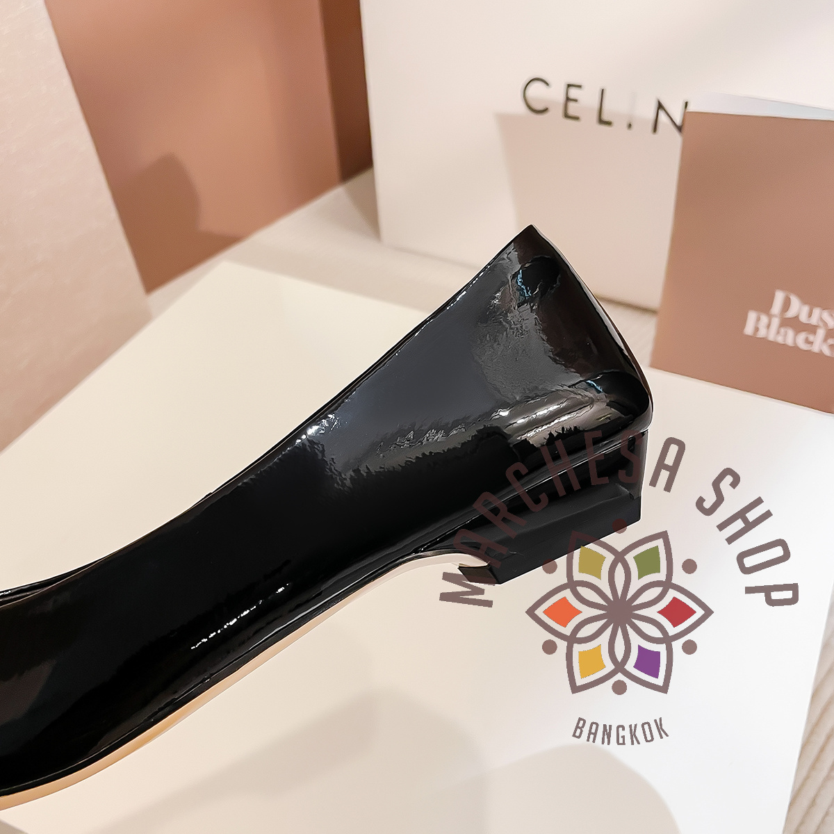 S3131 - 真皮牛漆皮皺摺彎扣尖頭平底鞋