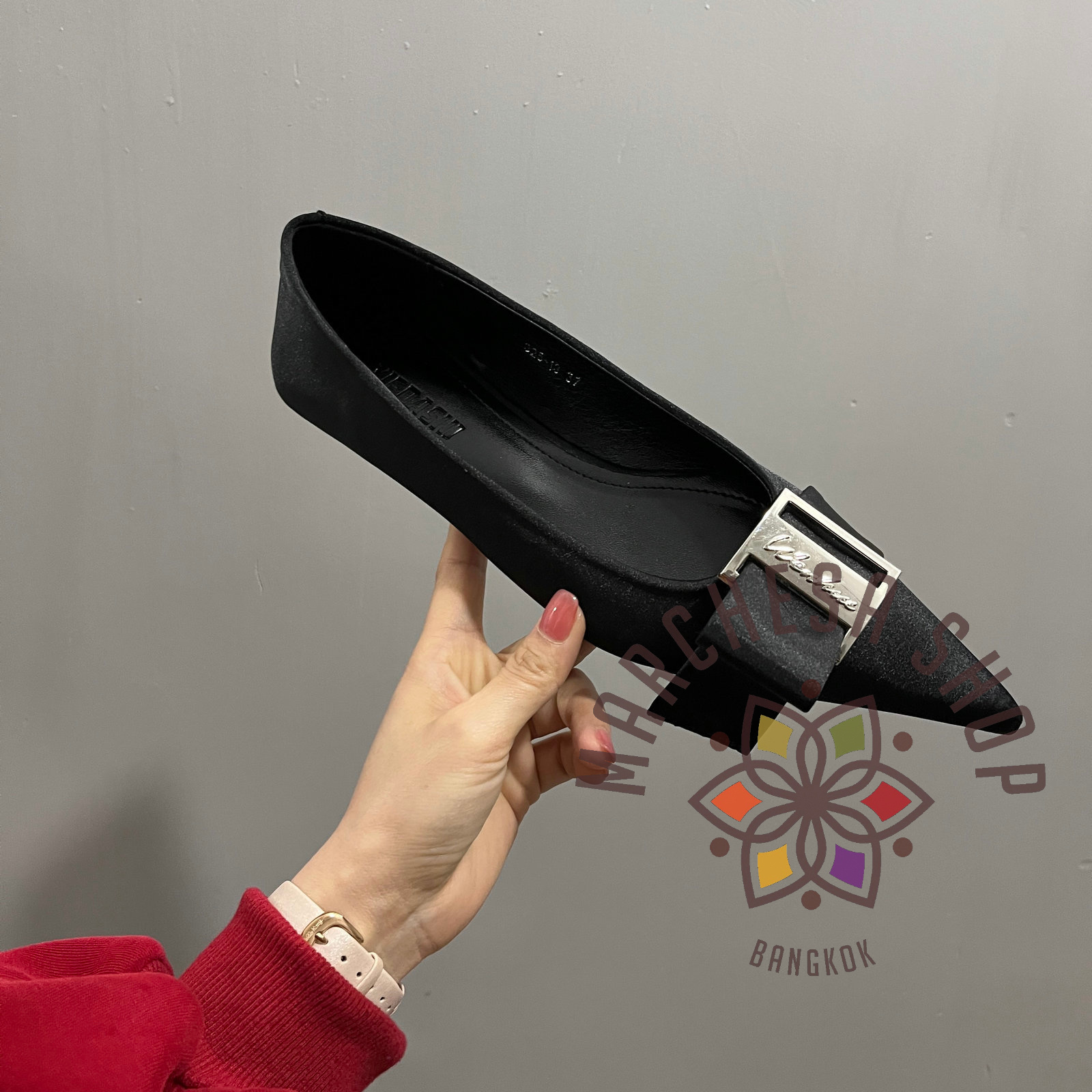 S3133 - 牛皮絲綢銀扣帶尖頭平底鞋