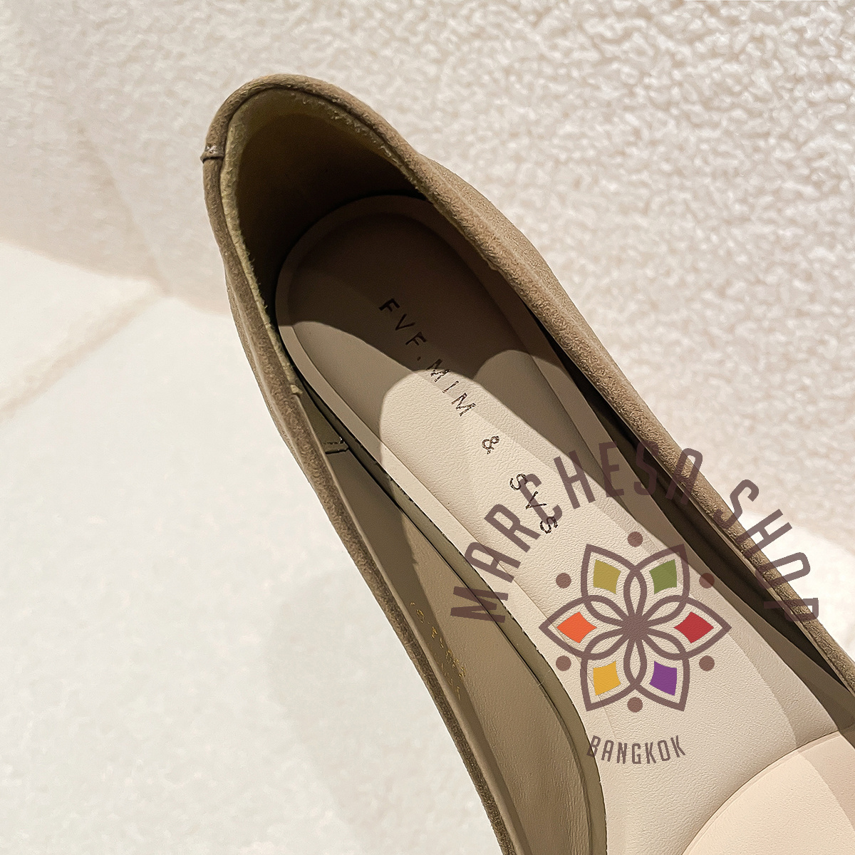 S3134 - 全真皮羊猄皮極閃水鑽尖頭平底鞋