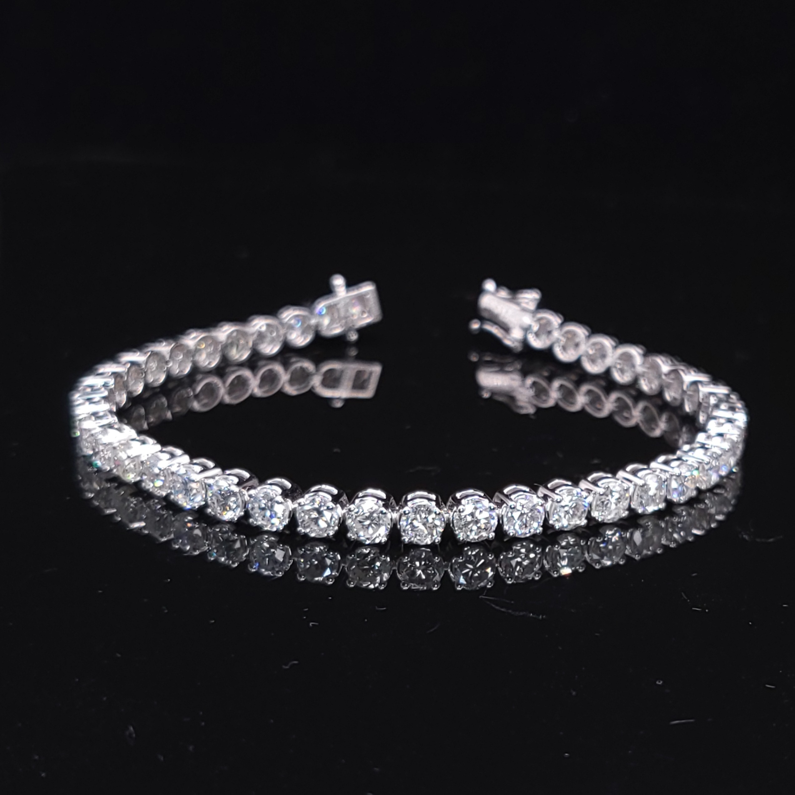 全新18K白金8卡3份4爪鑽石手鍊