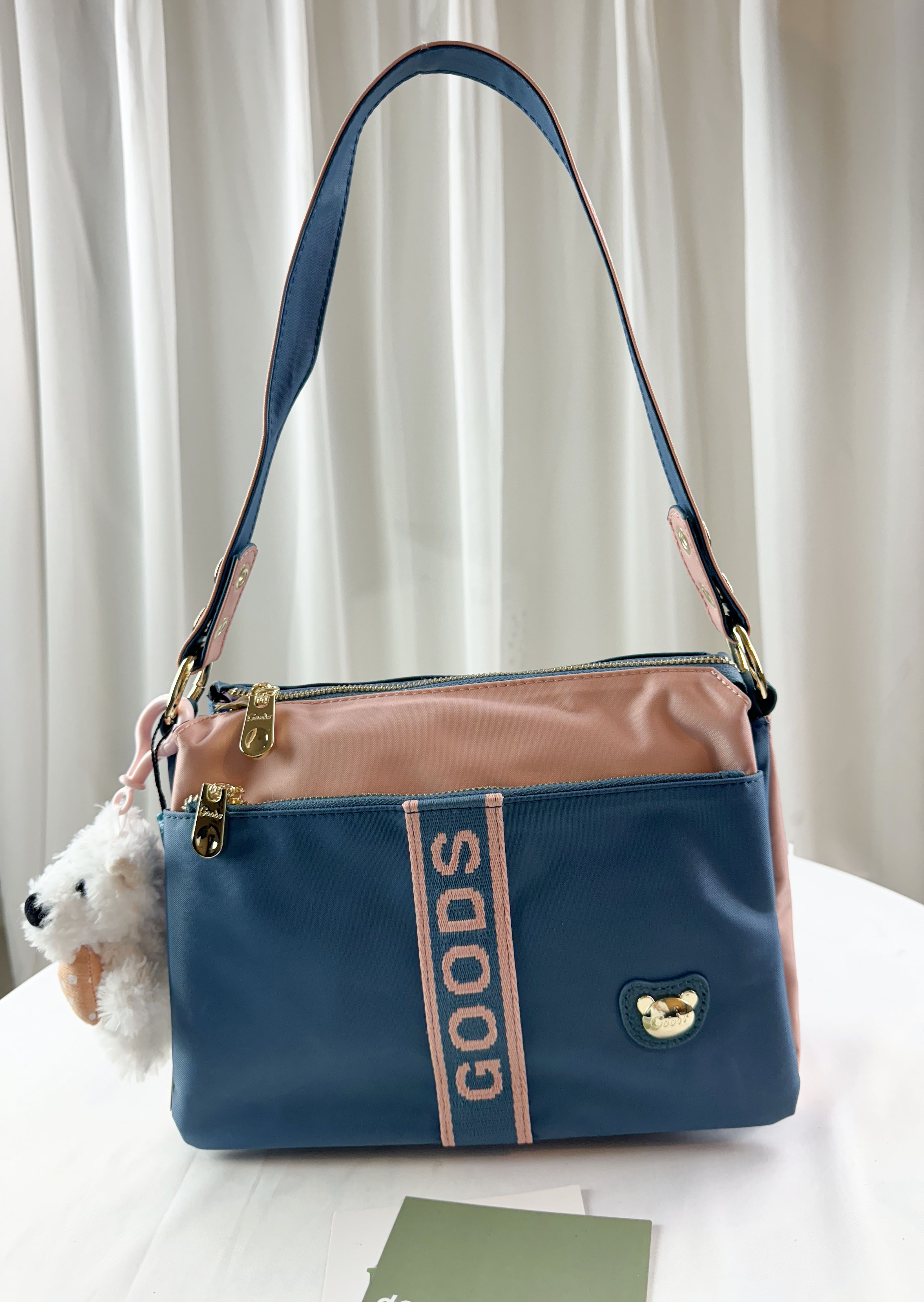 GOODS 綠粉拼色防潑水肩背包 / 側背包 附兔兔吊飾 #29259