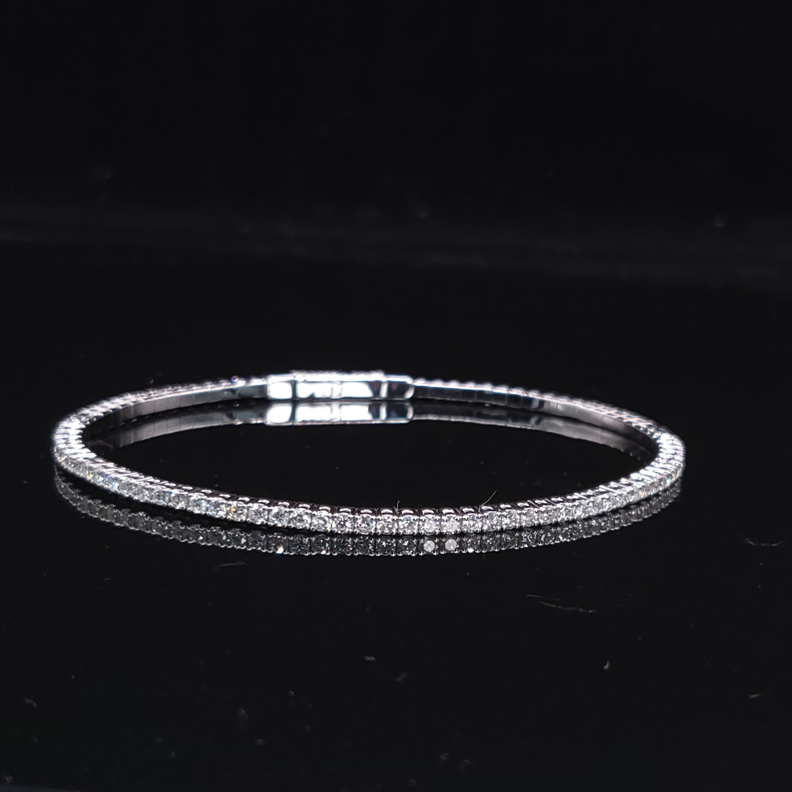 18K White Gold 1.80ct Diamond Bangle