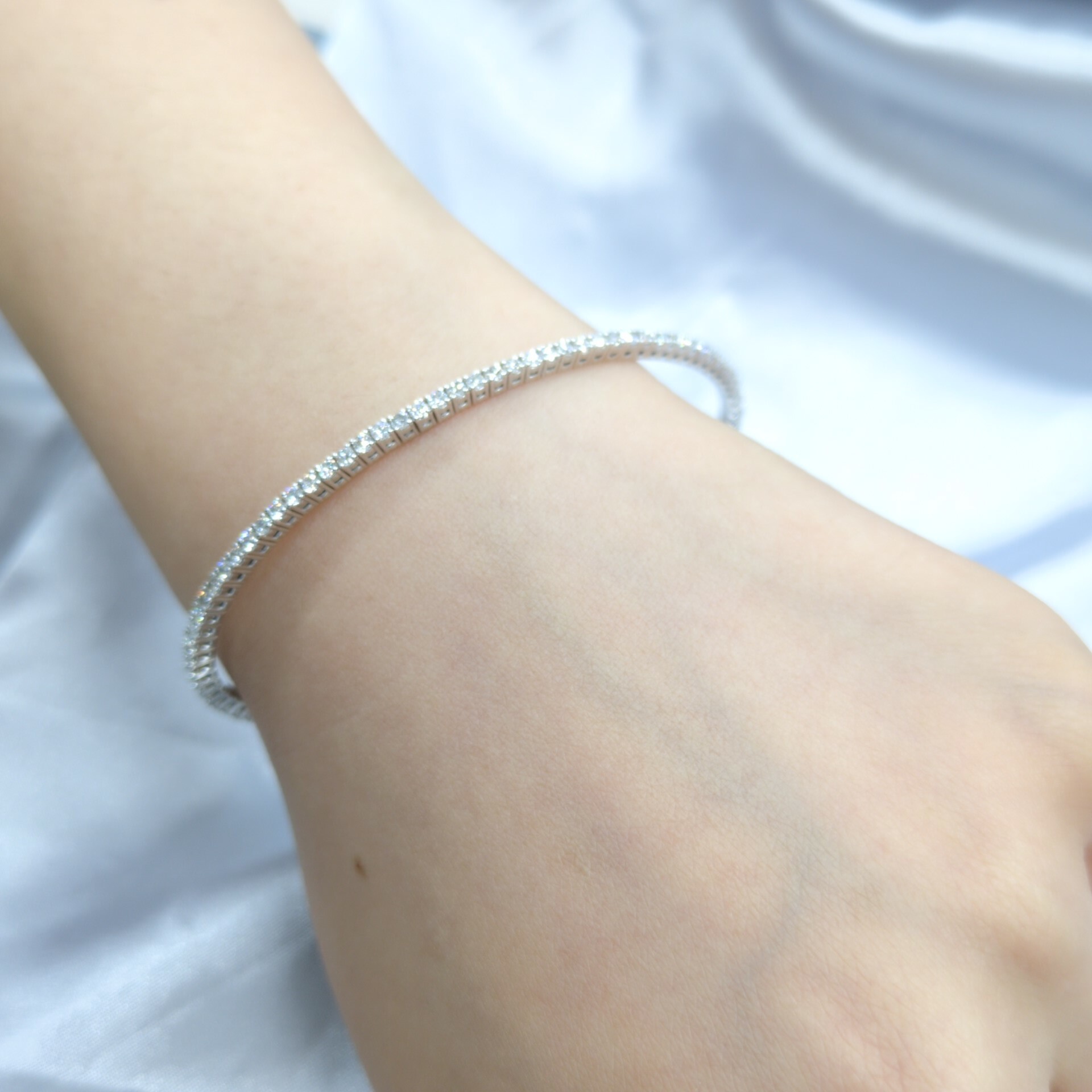 18K White Gold 1.80ct Diamond Bangle