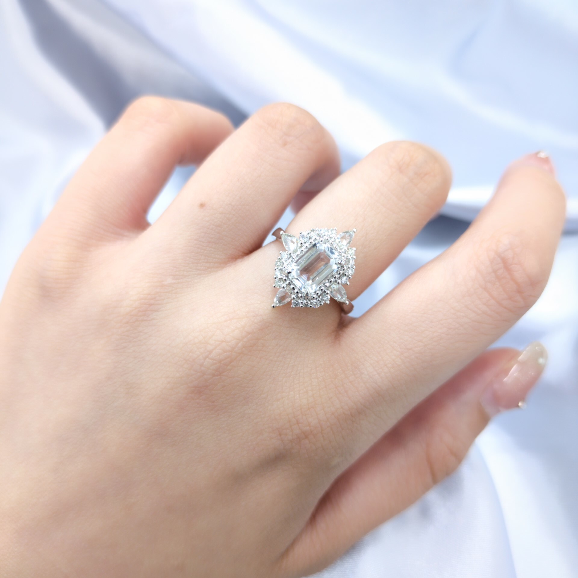 18K White Gold 1.17ct Apatite and Diamond Ring