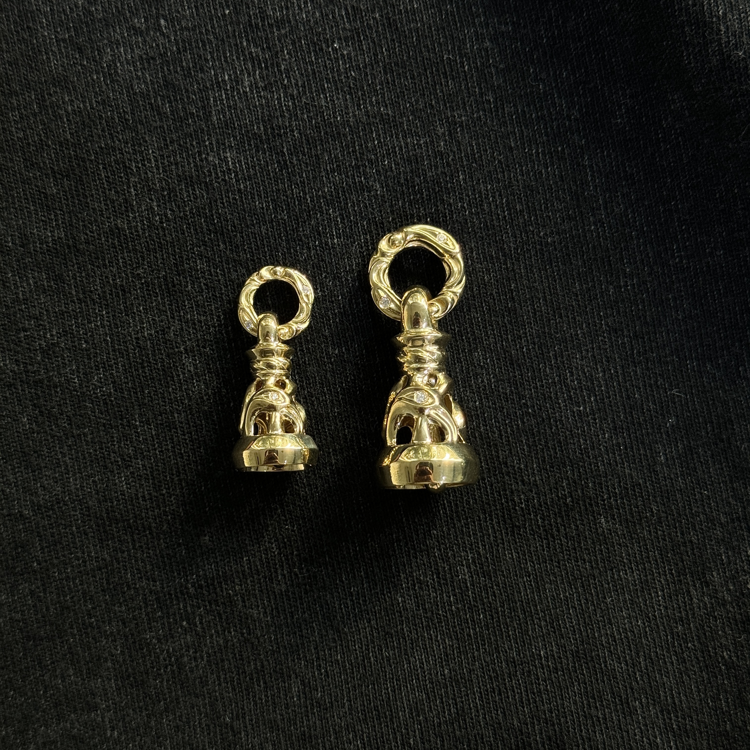 18K Dove Bell  w/4 Diamonds