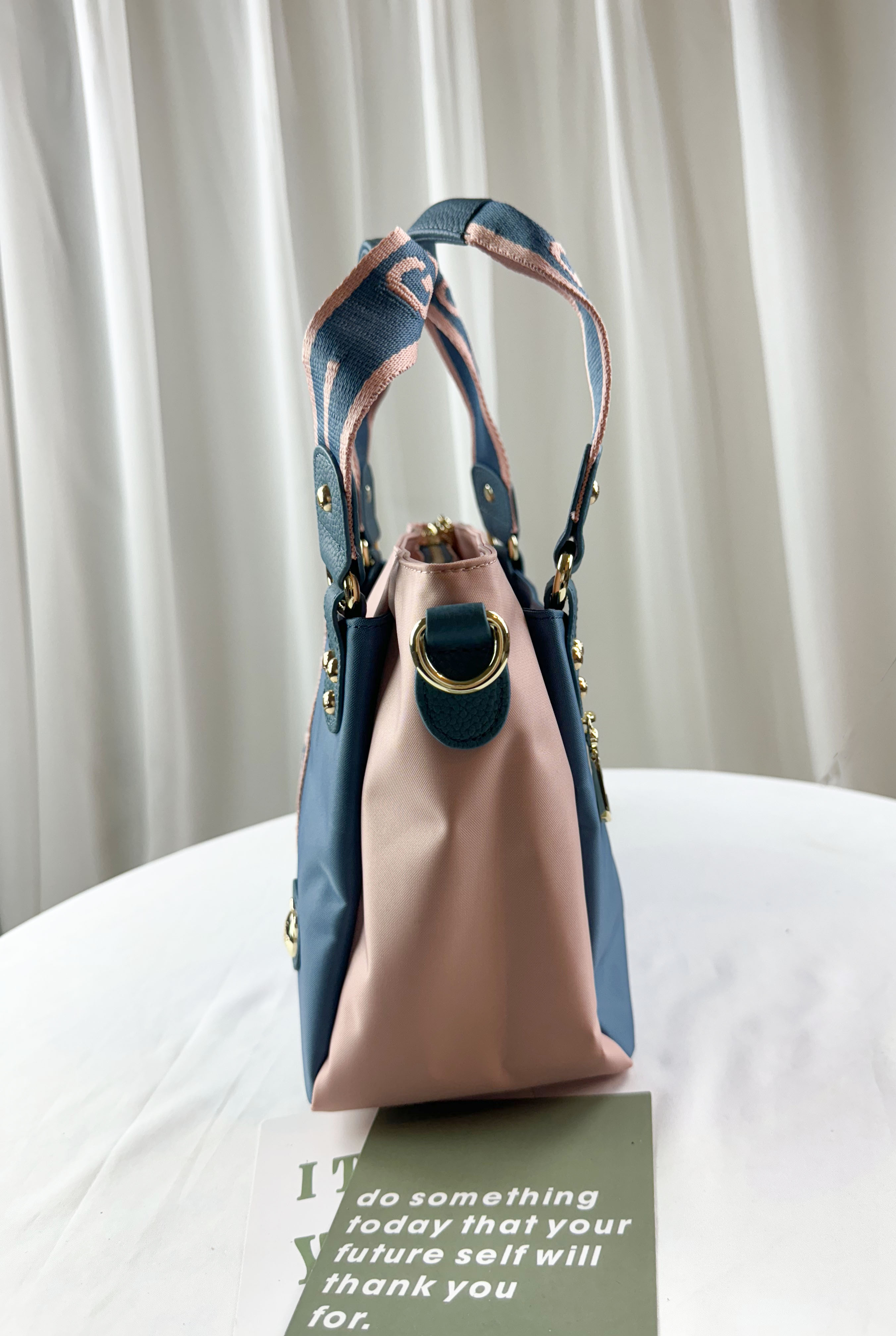 GOODS 綠粉拼色防潑水手提包 / 側背包 附兔兔吊飾 #2005