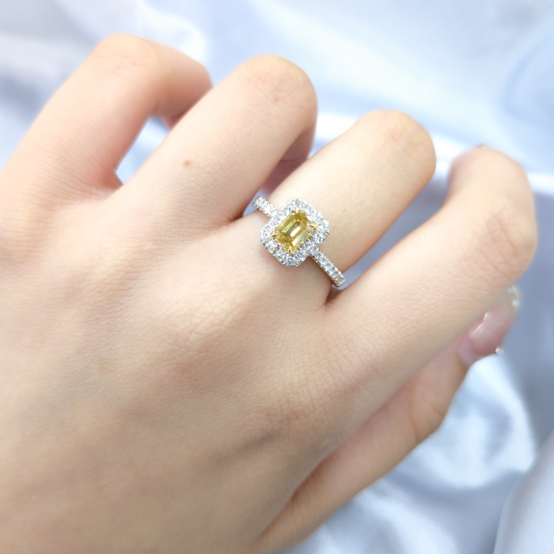 18K Gold 0.86ct Fancy Yellow Emerald Cut Diamond Ring