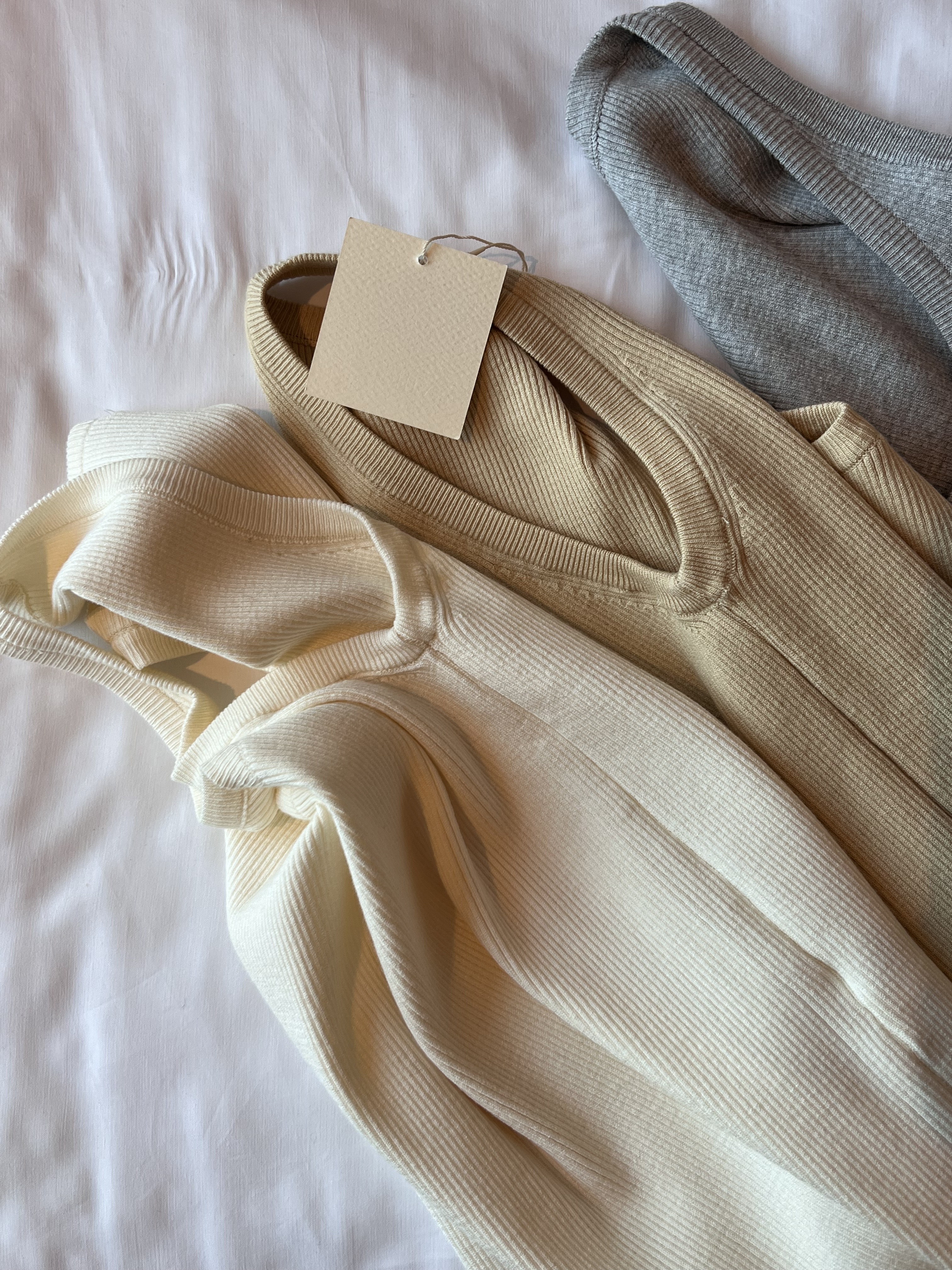 韓國空氣舒芙蕾爆彈針織背/3色均碼/米白