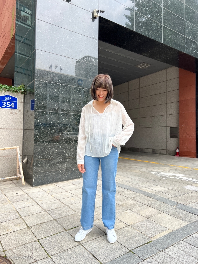 正韓慵懶清透感V領直條衫