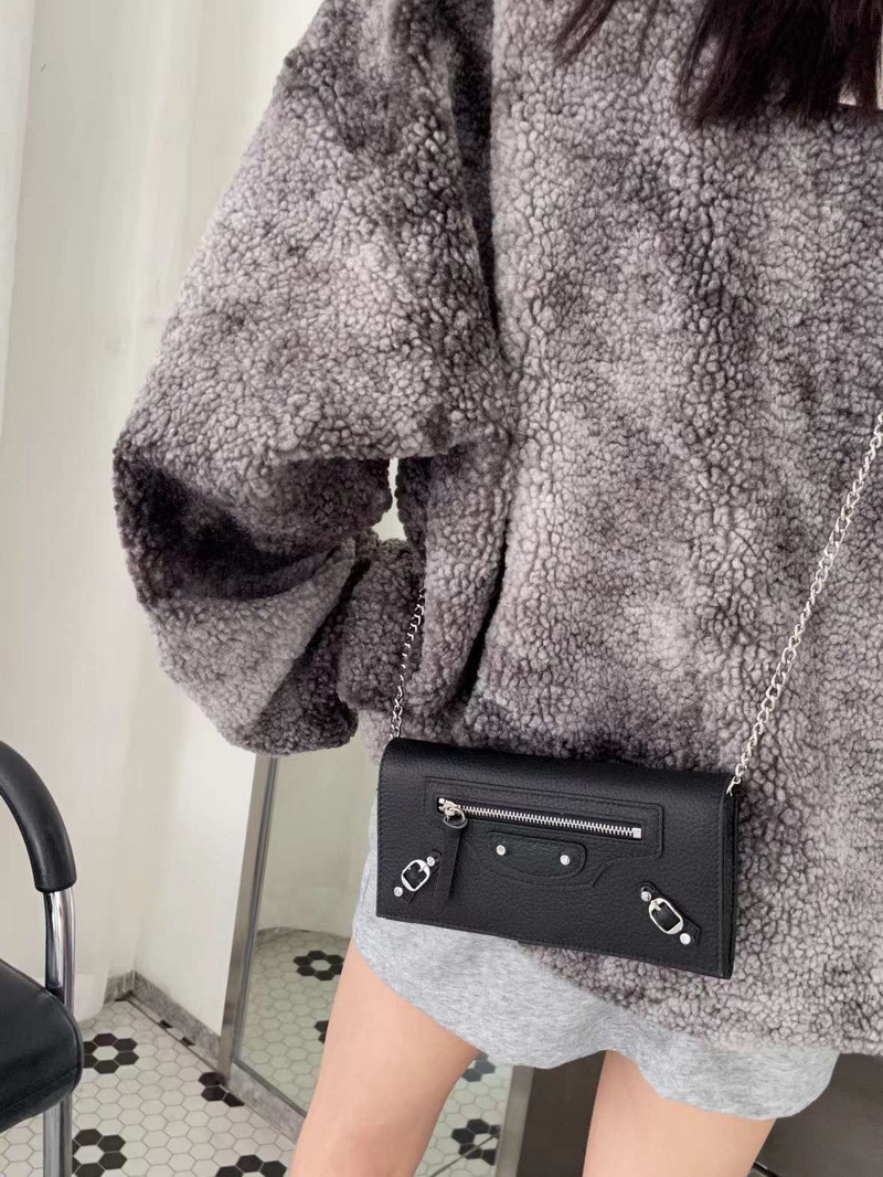 荔枝紋鉚釘機車包長夾(附背繩)(多色)