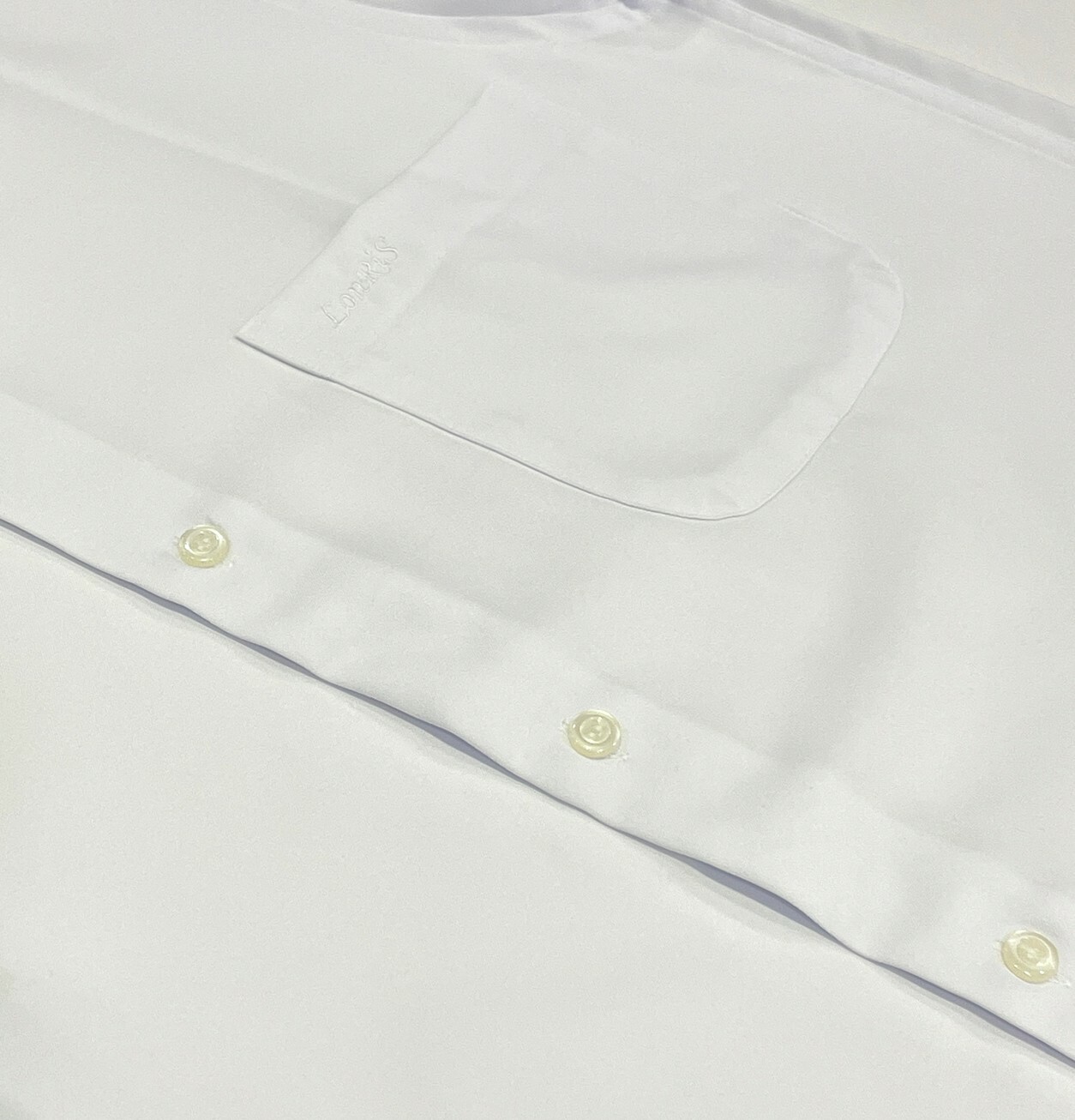 白色素面大尺碼男短袖襯衫03