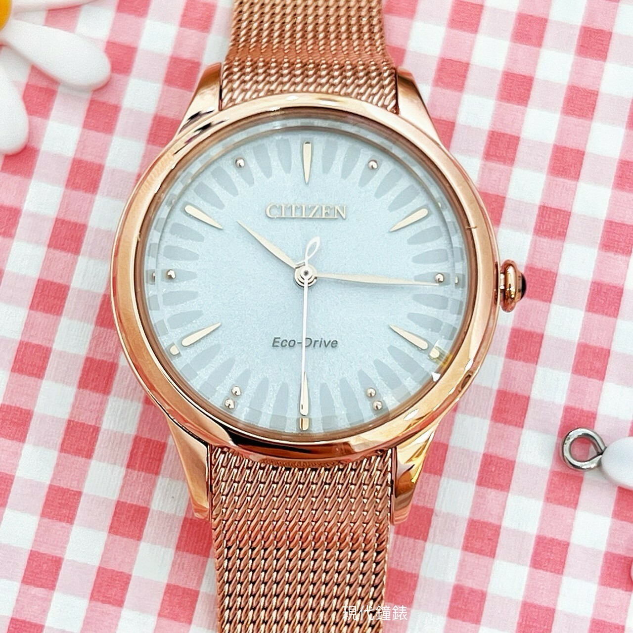【CITIZEN 星辰】L系列廣告款情人節推薦非洲菊光動能米蘭帶女錶EM1153-88A 32.5mm 現代鐘錶