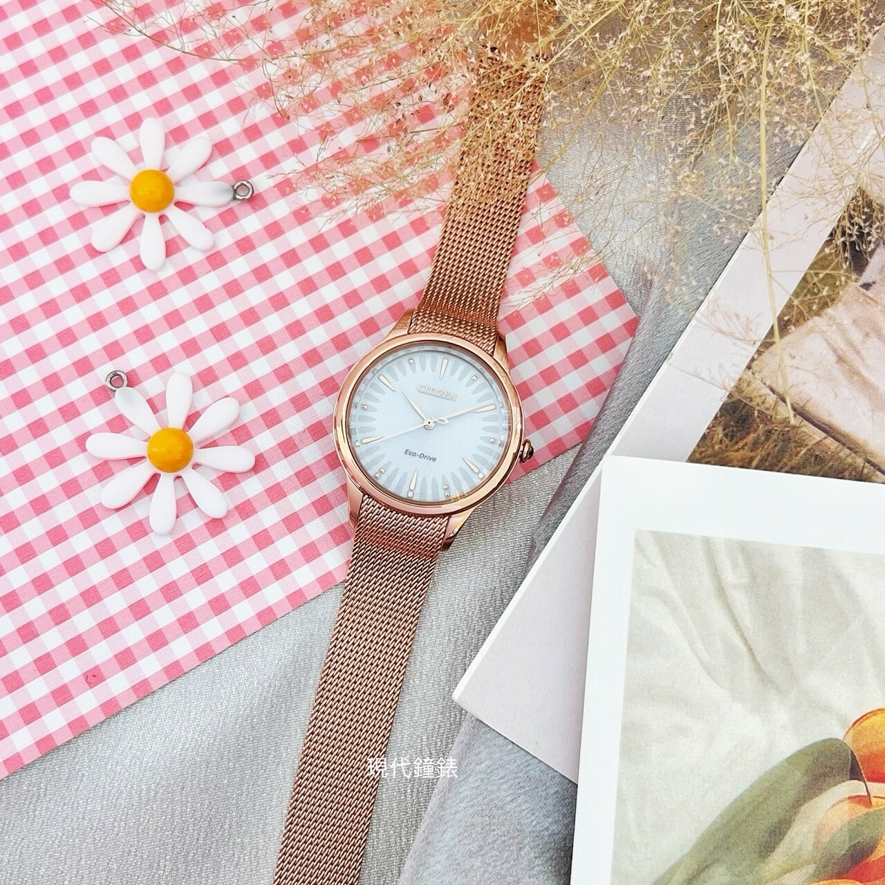 【CITIZEN 星辰】L系列廣告款情人節推薦非洲菊光動能米蘭帶女錶EM1153-88A 32.5mm 現代鐘錶