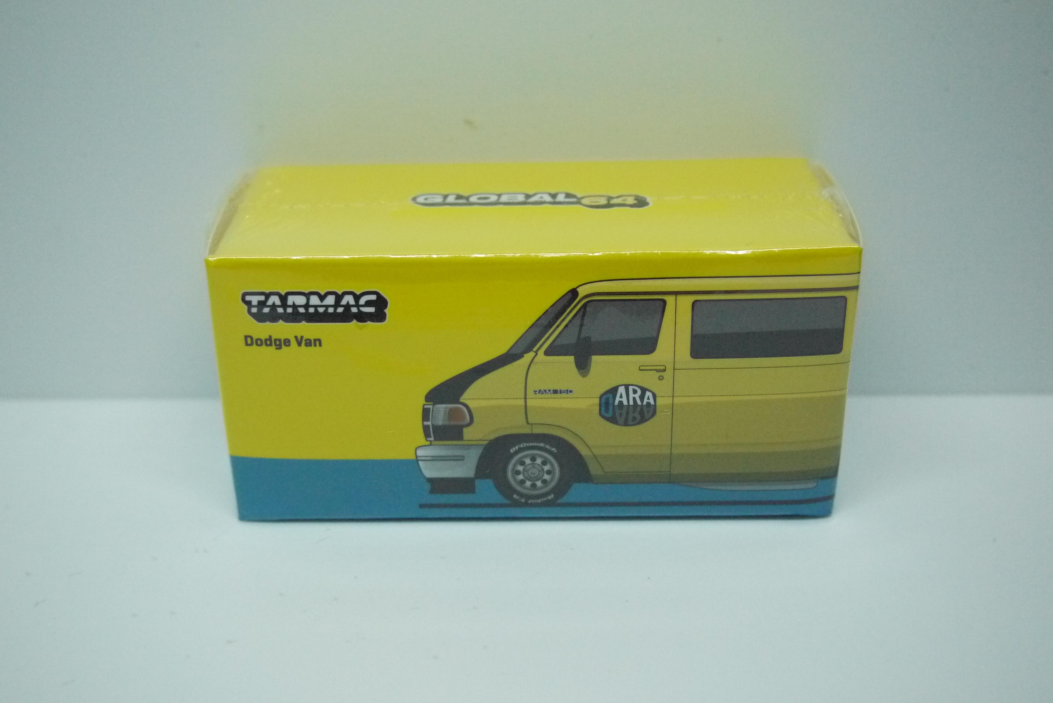 Tarmac Dodge Van Yellow