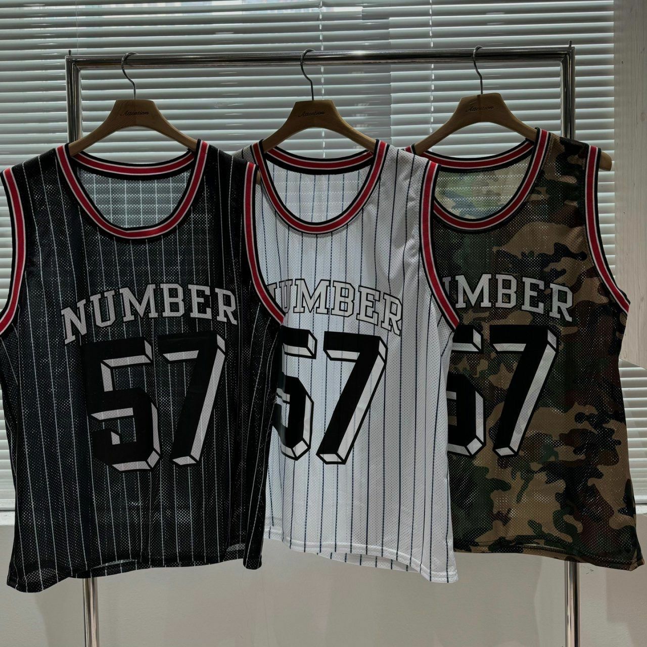 直間英文字數字背心 BY ATTENTION-230V