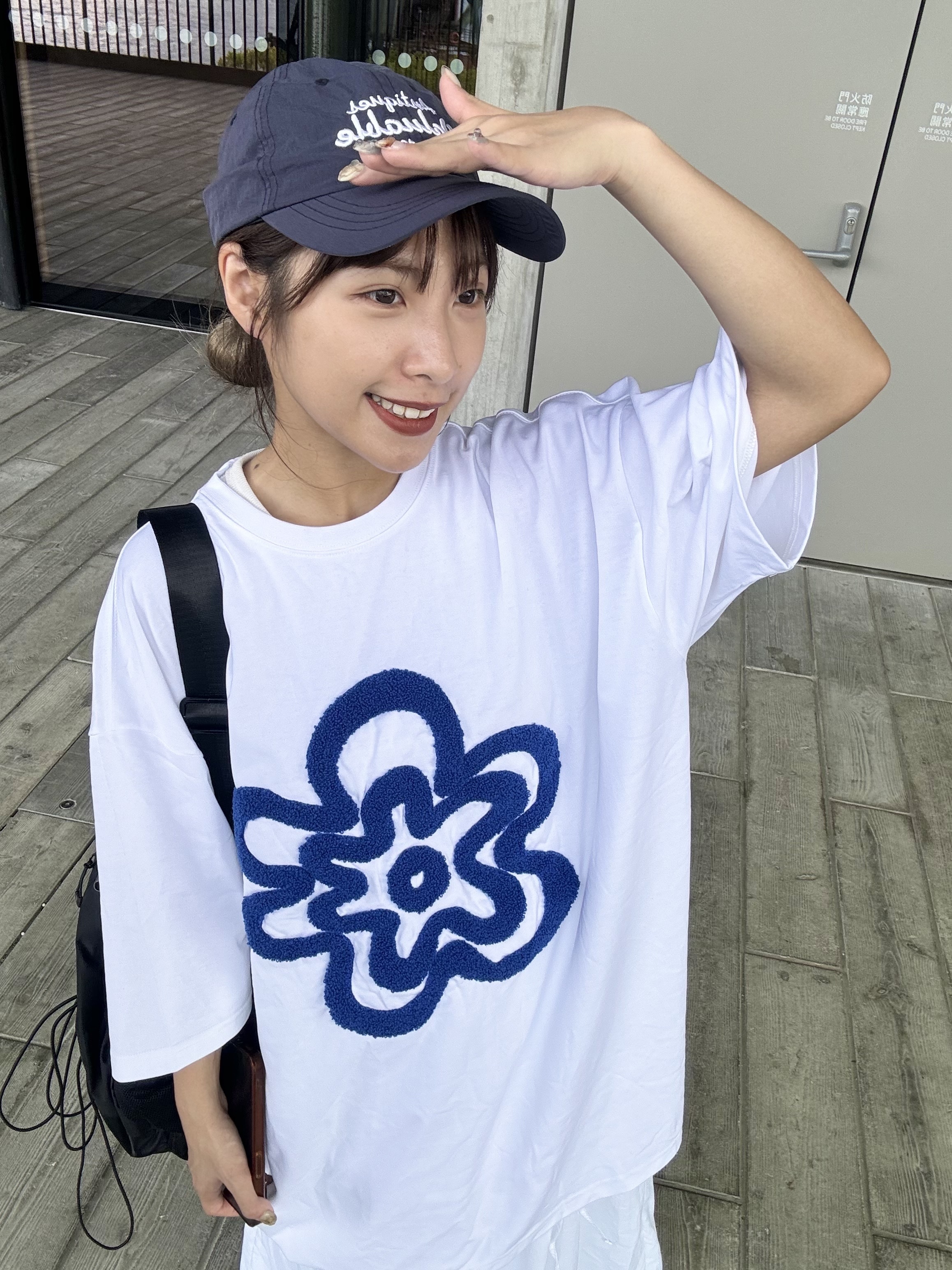 oversize立體毛毛花 tee