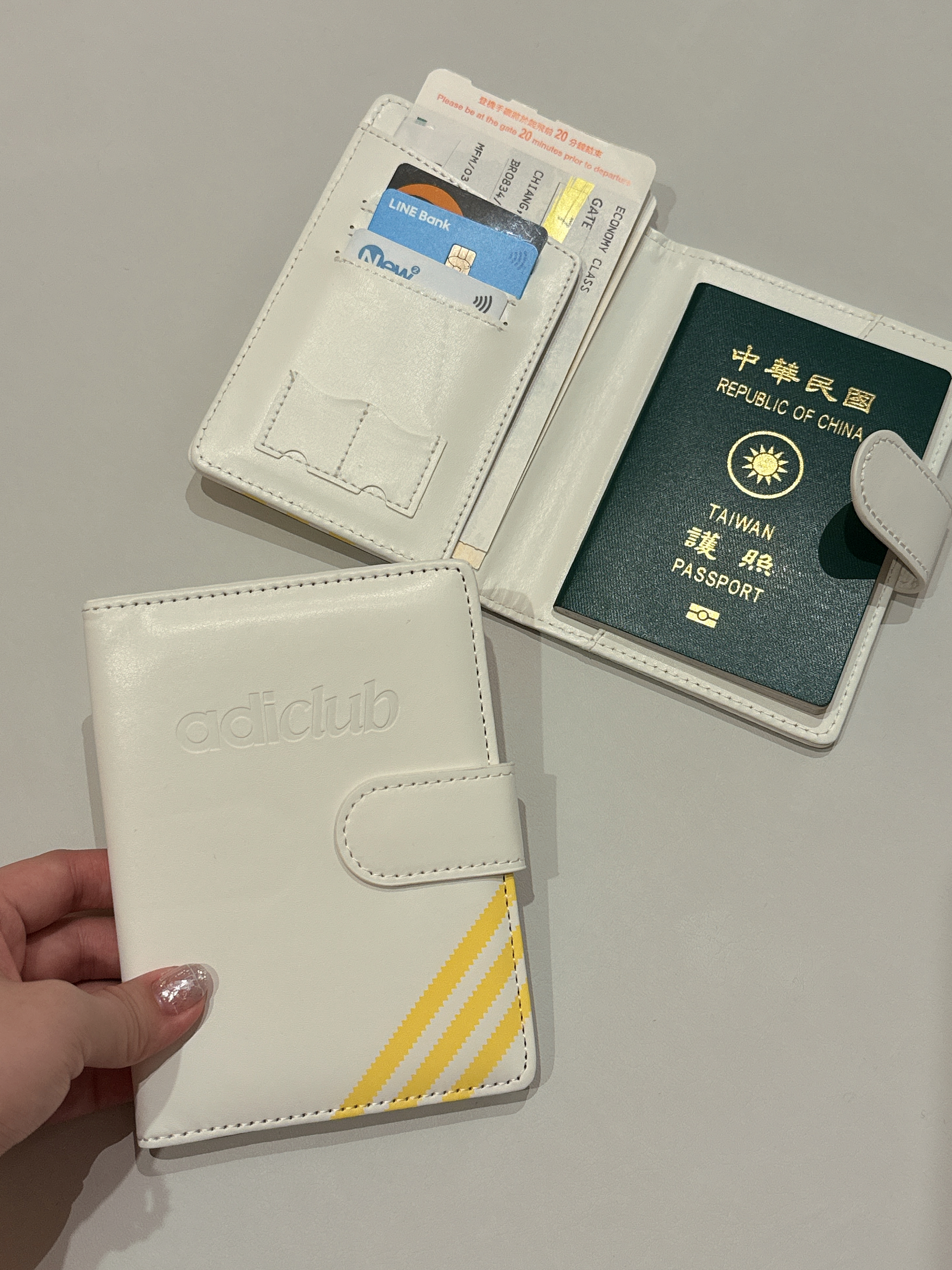 Adidas adiclub passport case 會員限定 護照夾 白黃