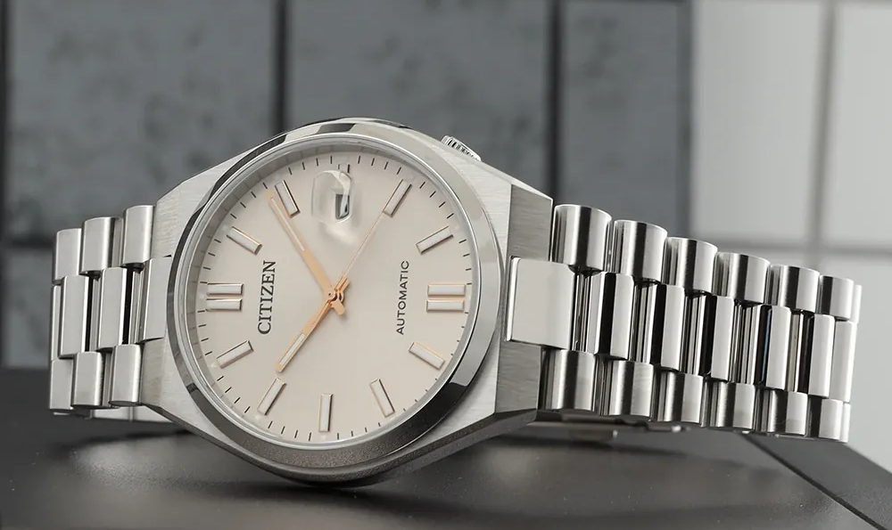 萬年鐘錶 - Citizen 星辰錶  香檳燕麥色面盤自動上鍊機械男錶 NJ0151-88W  錶徑40MM