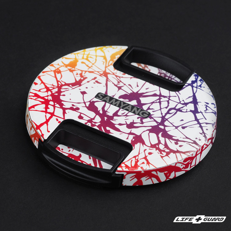 LIFE+GUARD 鏡頭蓋貼膜安裝示意，適用 SAMYANG AF 75mm F1.8