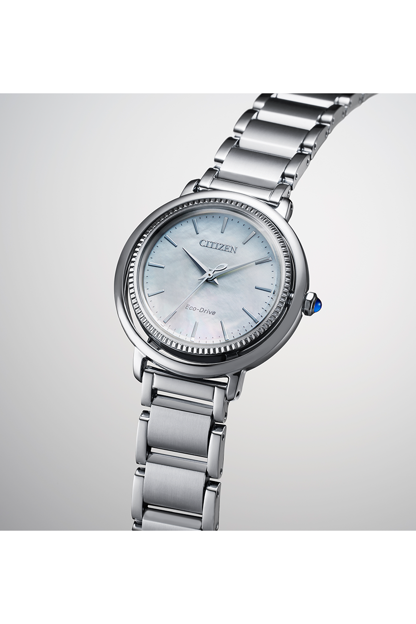 萬年鐘錶 - Citizen 星辰錶  L系列 自信美冰藍貝殼錶面光動能女錶  EM1100-84D 錶徑 31.2MM