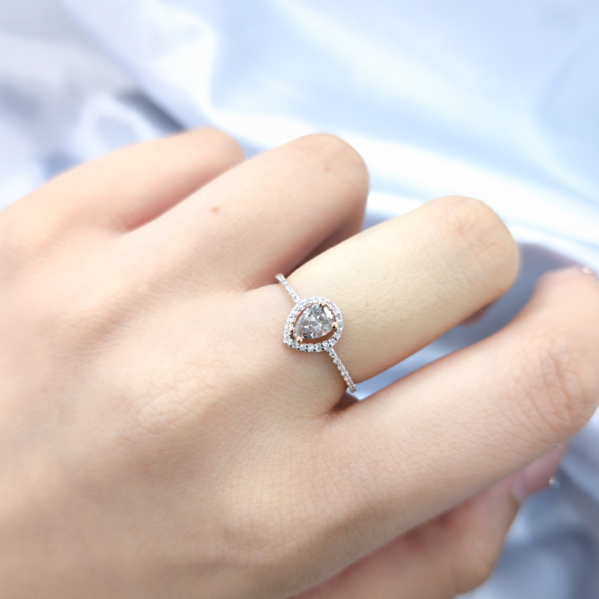 18K Gold 0.38ct Fancy Light Pink Pear Shaped Diamond Ring