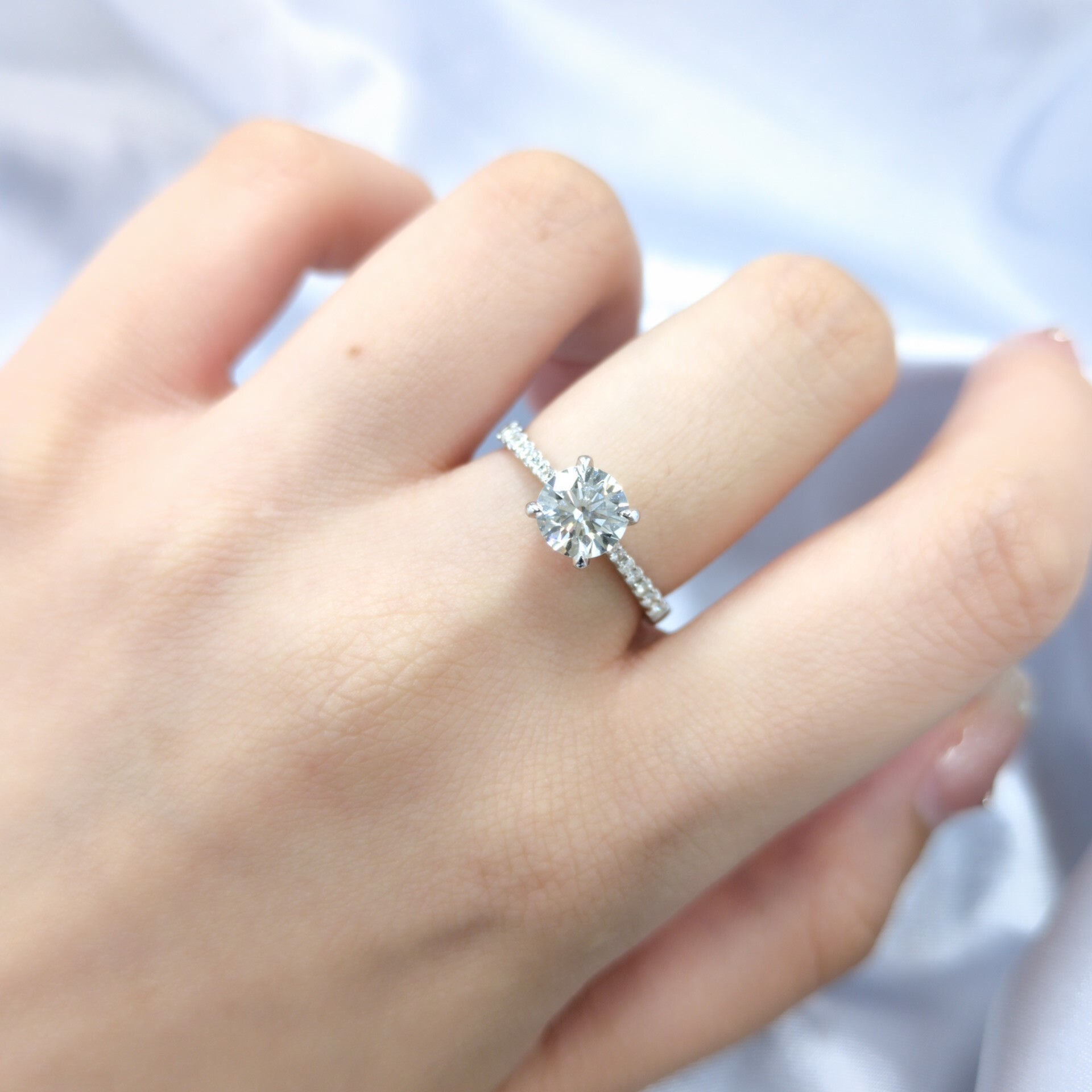 全新18K白金【單粒1卡鑽石】配小鑽共1卡13份鑽石戒指