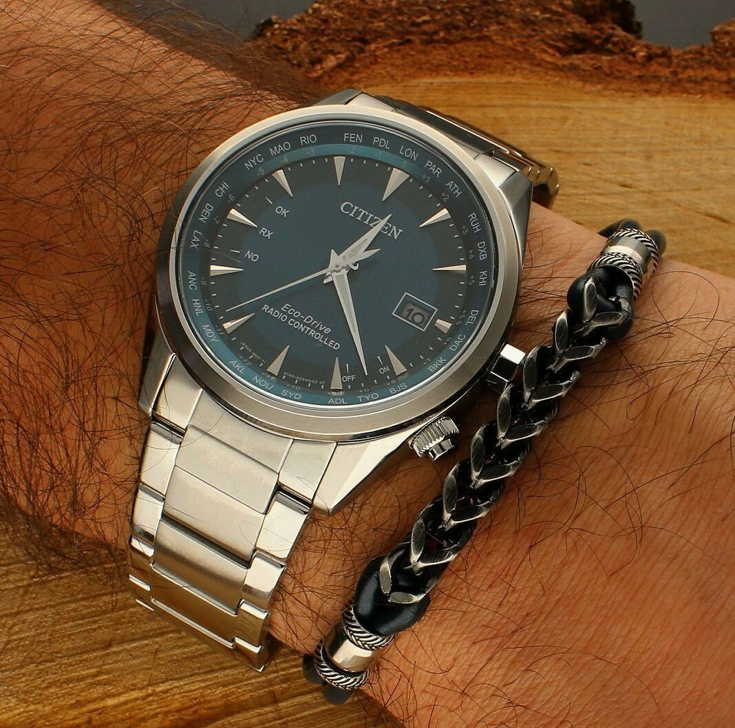 萬年鐘錶 - Citizen 星辰錶  大自然綠意面盤不鏽鋼電波對時男錶  CB0270-87L  錶徑43MM