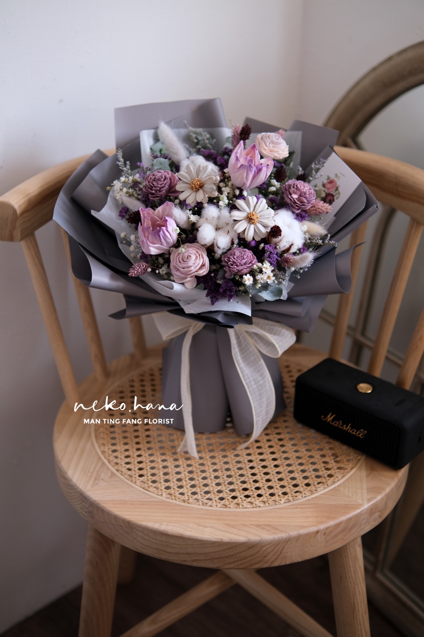 灰紫色鬱金香乾燥花束