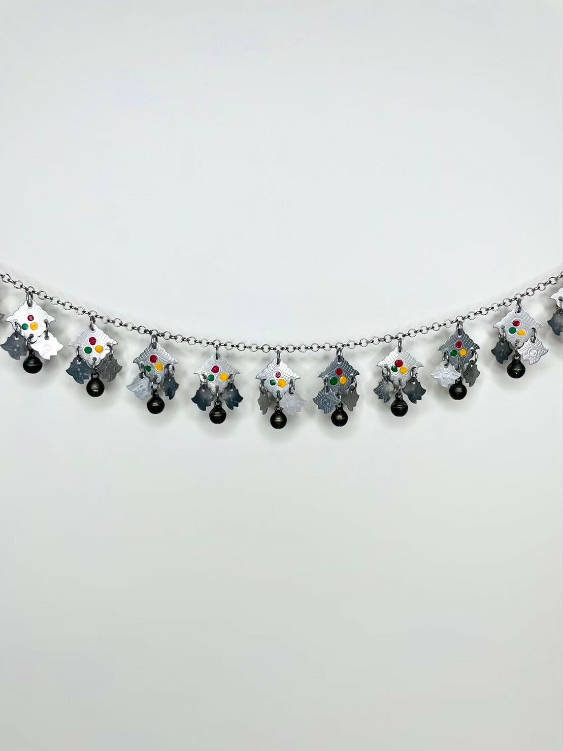 R19-(短)紅黃綠紋路雲朵葉片單層鈴鐺鏈條74cm