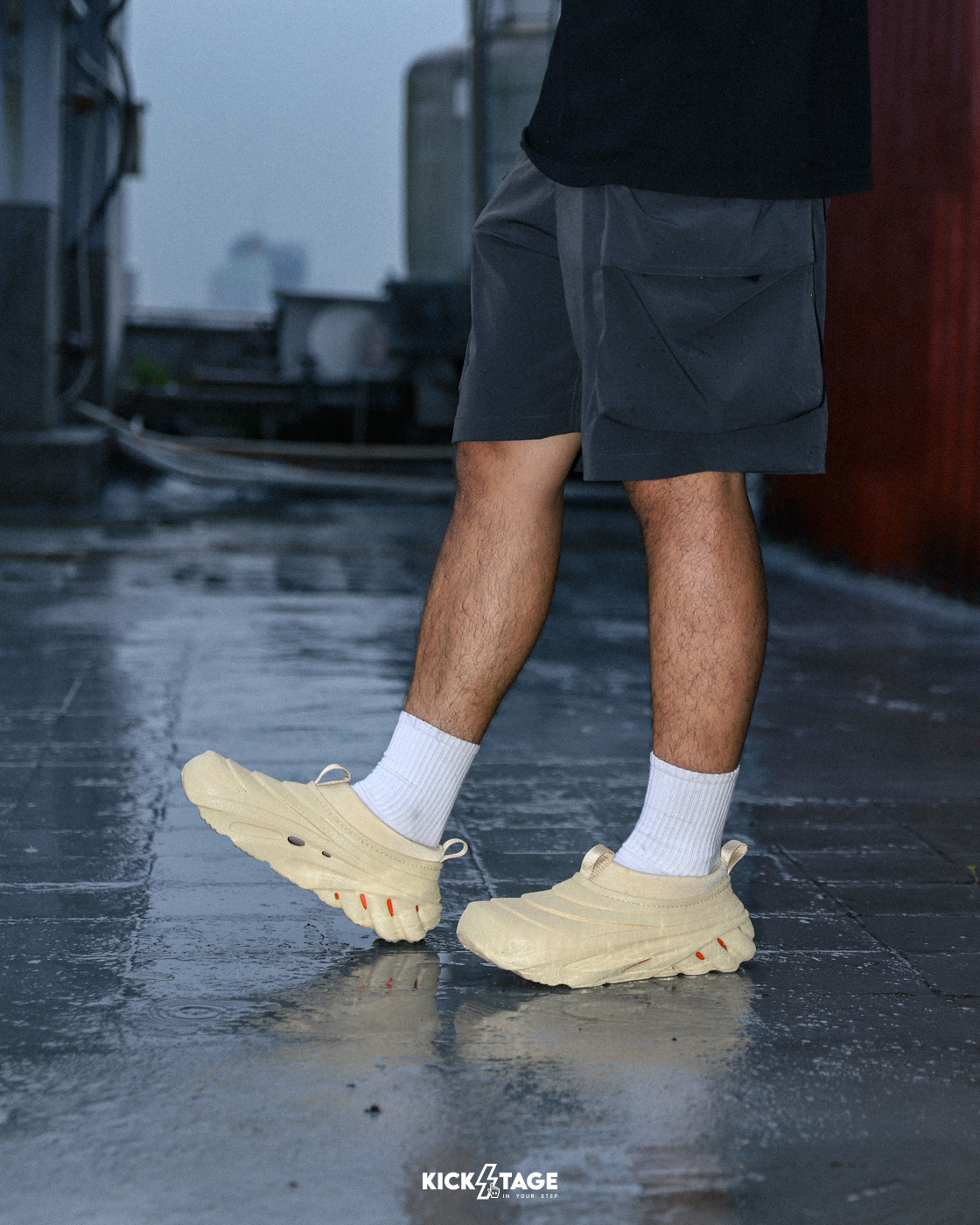 **特價售出無退換**男女鞋 CROCS ECHO STORM SPRAY TEXTURE 米黃 日本限定 暴風波波鞋 內襯套襪 層疊 機能風格 水鞋【210047-OHX】