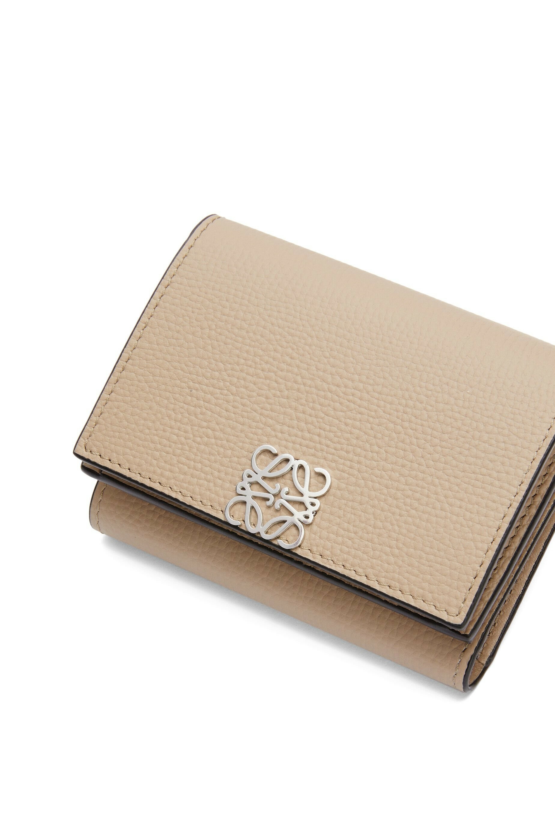 Loewe Anagram 卵石紋小牛皮三折短夾 多色