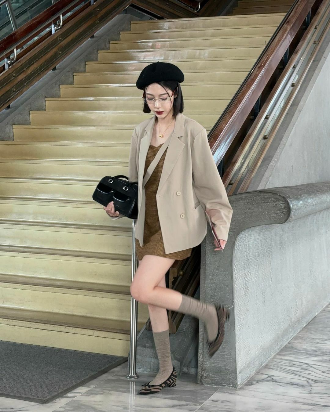 【AmiAmi穿搭分享IG OOTD】韓系 知性小姐姐  尖頭蝴蝶結跟鞋 粗跟很好走