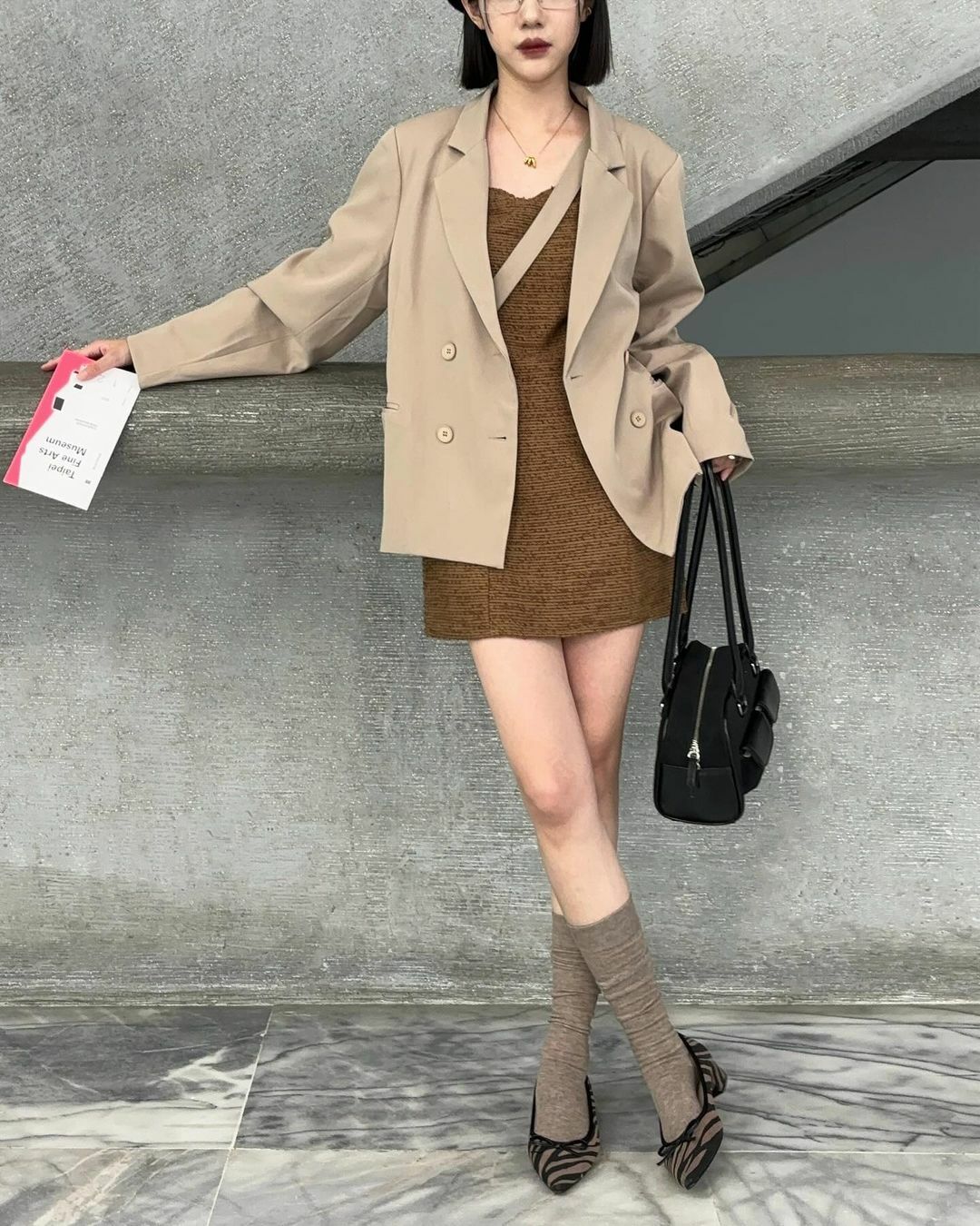 【AmiAmi穿搭分享IG OOTD】韓系 知性小姐姐  尖頭蝴蝶結跟鞋 粗跟很好走