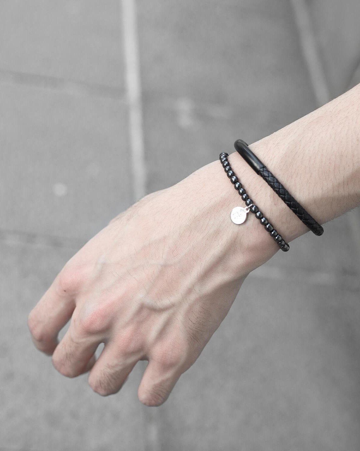 RECVOERY 亮面4MM串珠手環（黑膽石）