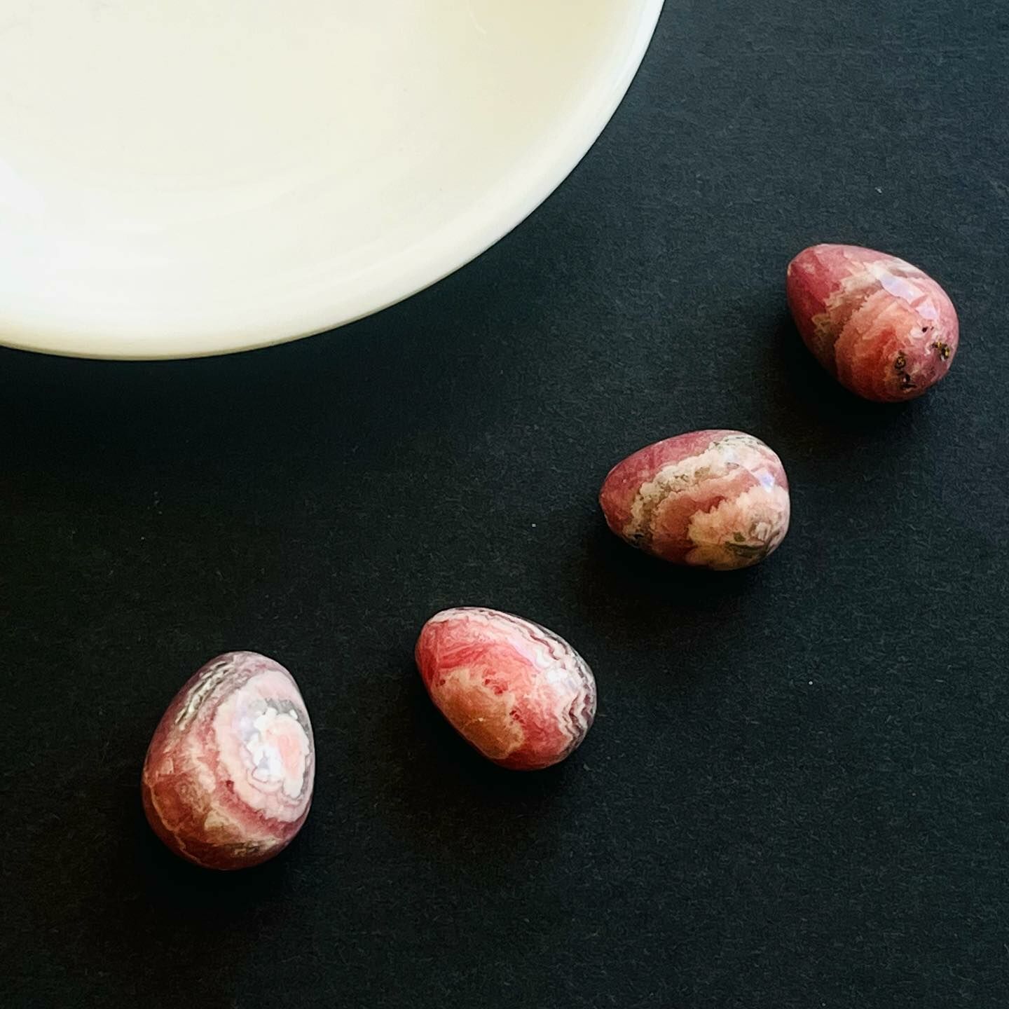 [原石] 菱錳礦 / 紅紋石 水晶蛋