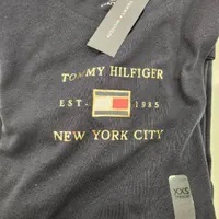 [S] TOMMY HILFIGER METALLIC HILFIGER LOGO T-SHIRT,NAVY, 76J4987-410 (STH713)