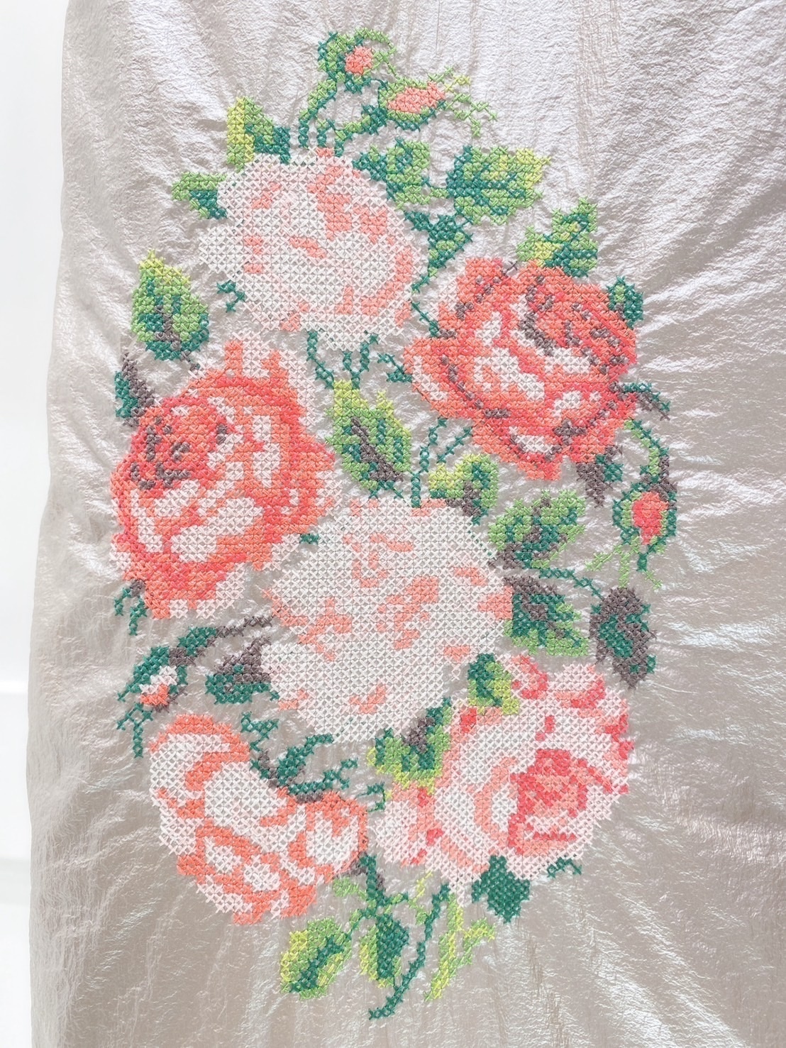 銀刺繡紅窄裙