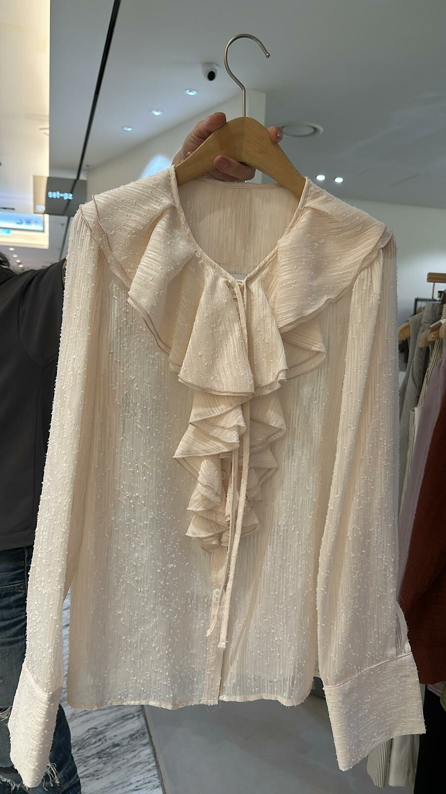 TC130  荷葉花邊領上衣