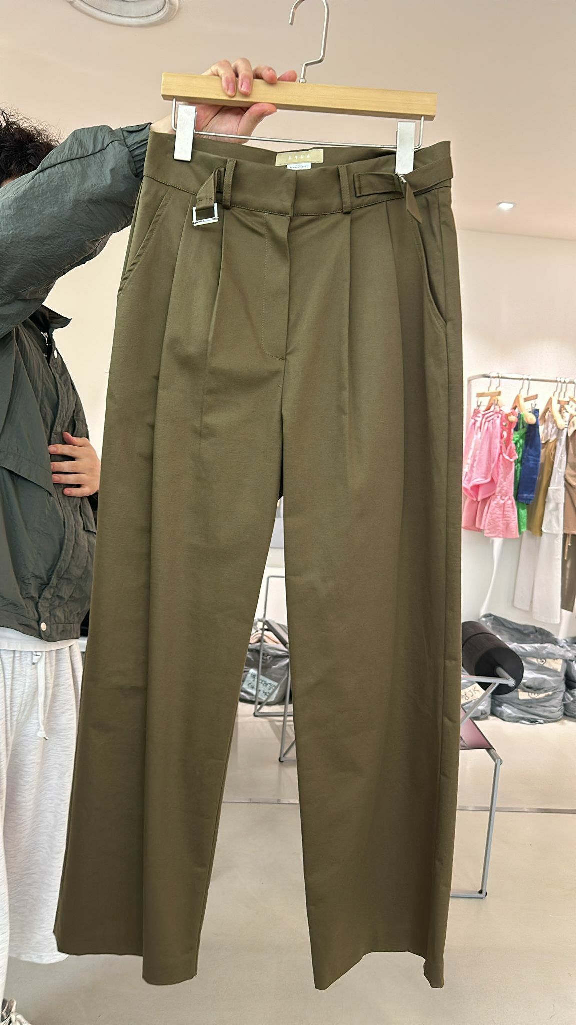 TC134 直腳收腰西褲