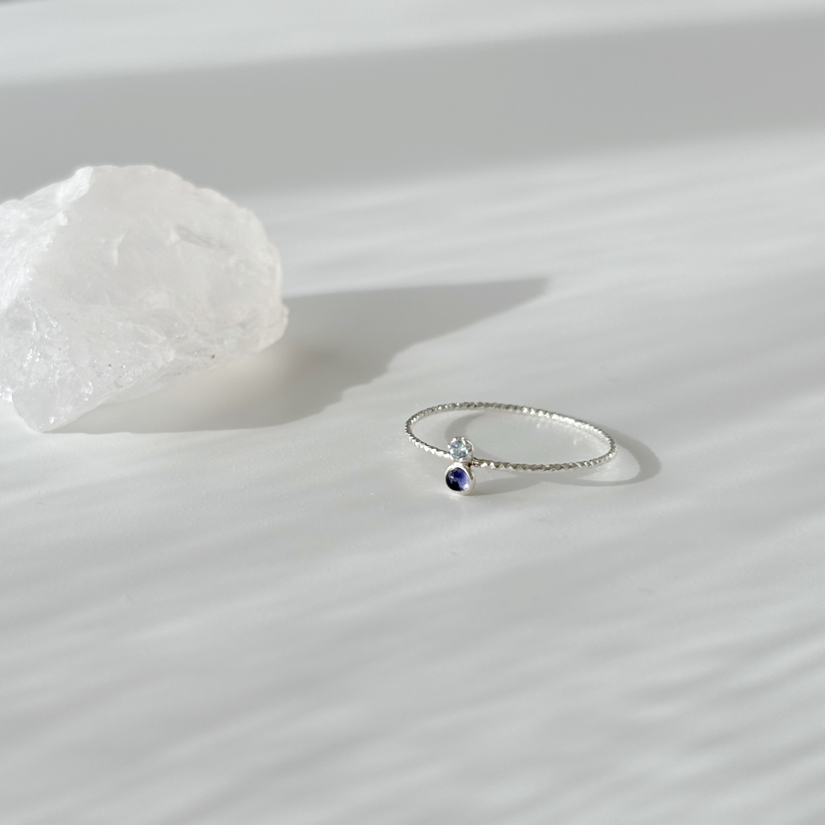 小圓菫青托帕石戒指