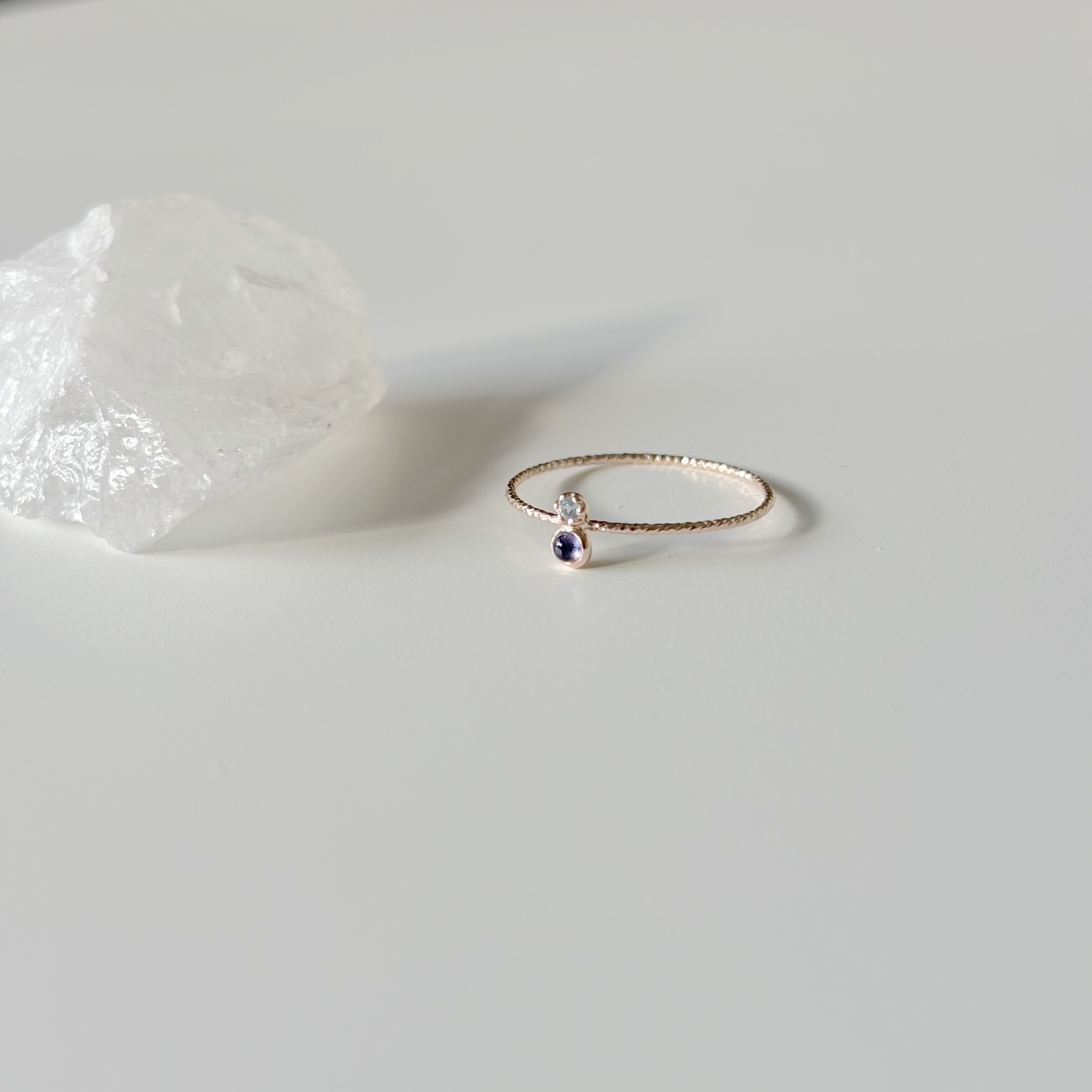 小圓菫青托帕石戒指